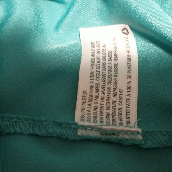 Merona woman's size SP sleeveless sheer top w front ruching, back fabric button - Picture 6 of 9